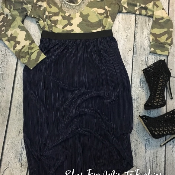 Navy high low hem pleated skirt - Picture 2 of 2